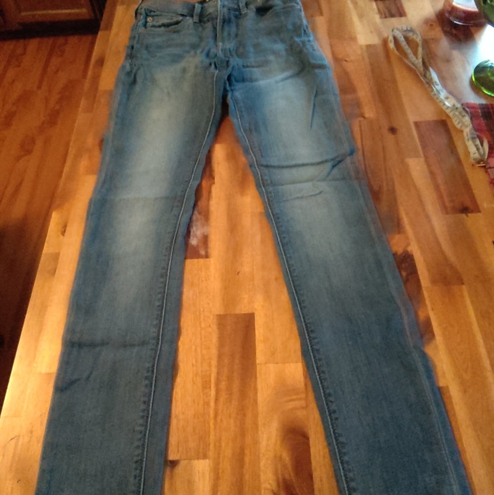 Express jeans, size is 0 long and color is blue, SMOKE-FREE CLOSET!🚭🛍️👖